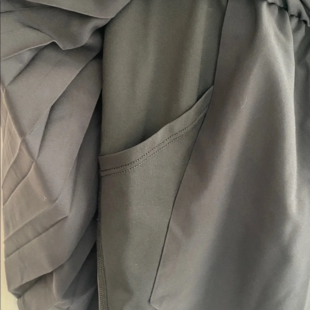 Alo Yoga Aces Tennis Skirt ( with build in shorts)